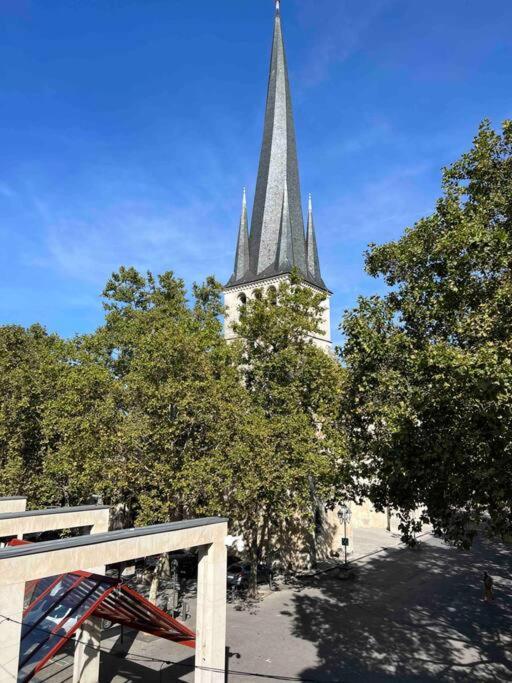 Lumineux: Elegance With 3 Bedrooms Apartment *